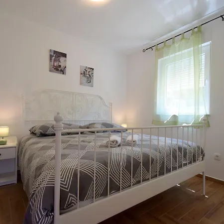 Gloria-ferienhaus Im Gruenen By Interhome Dom wakacyjny